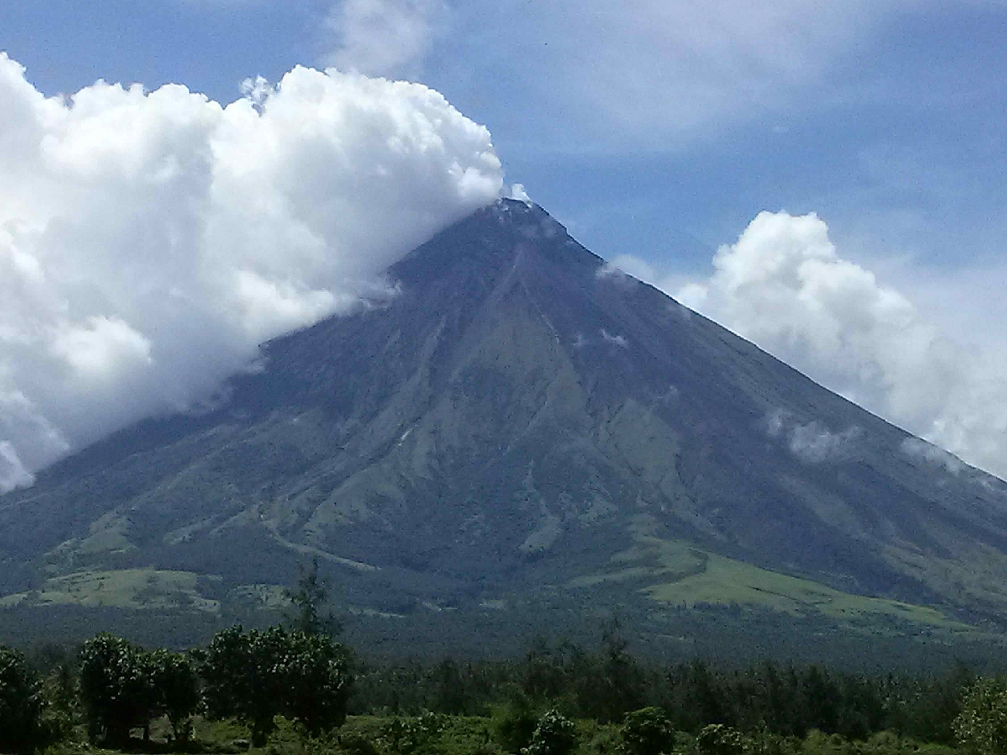 Mayon Volcano Legazpi Philippines In The Shadow Of Mayon Volcano Wse